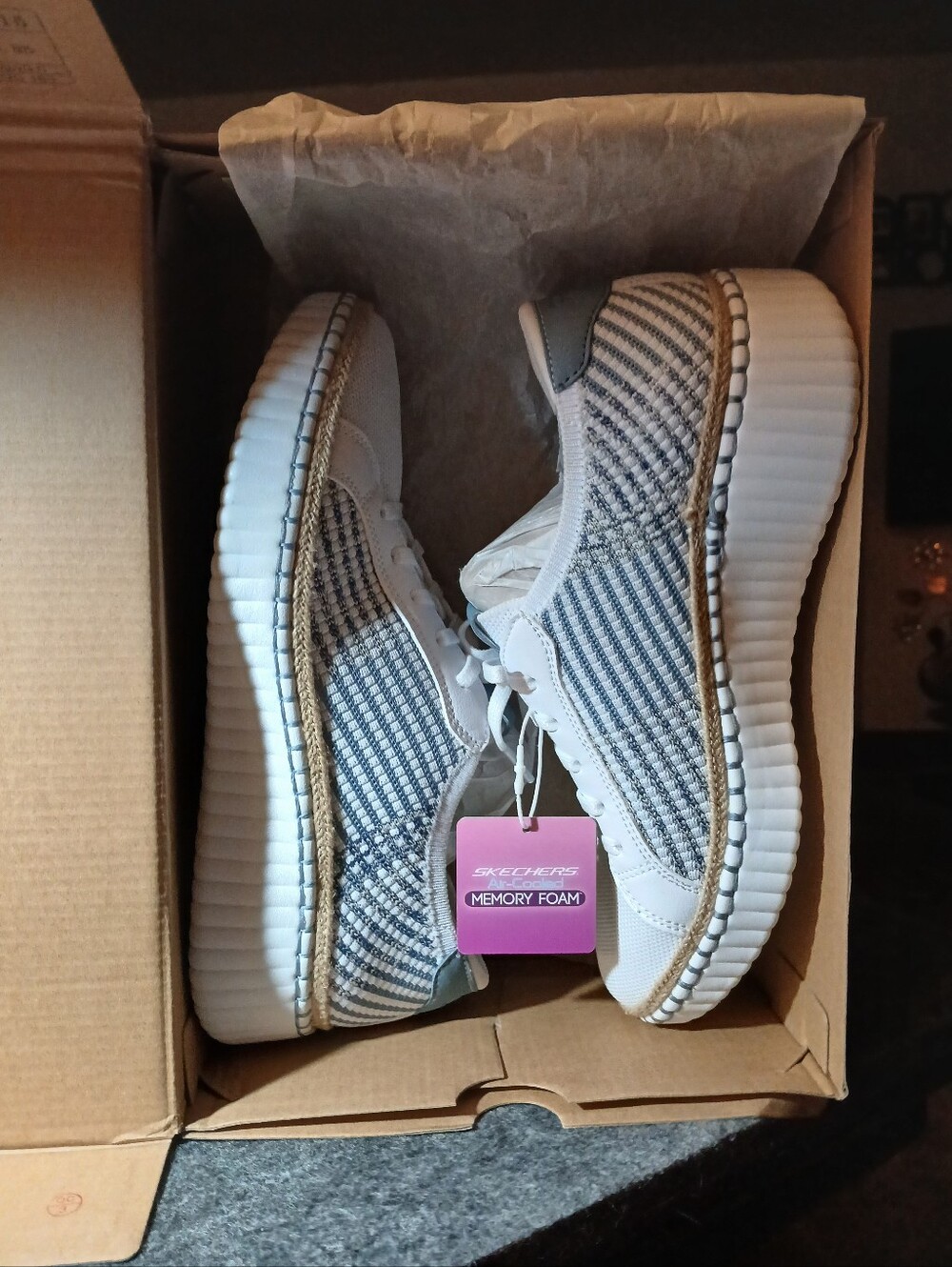 Skechers Womens White and Blue Memory Foam Sneakers Size 10